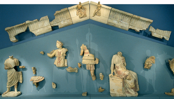 Frontone da Via di San Gregorio con sacrificio di animali a Marte e due divinità femminili 