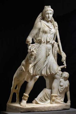 Gruppo di Artemide e Ifigenia, 150 d.C. ca - Musei Capitolini, Centrale Montemartini Roma, Italia © Foto di Zeno Colantoni