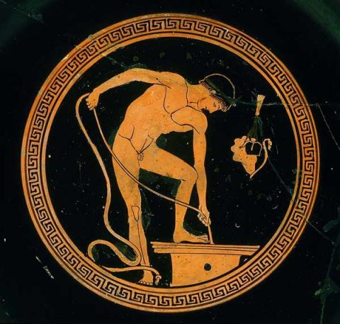 Kylix attica a figure rosse con atleta che attinge acqua da un pozzo 