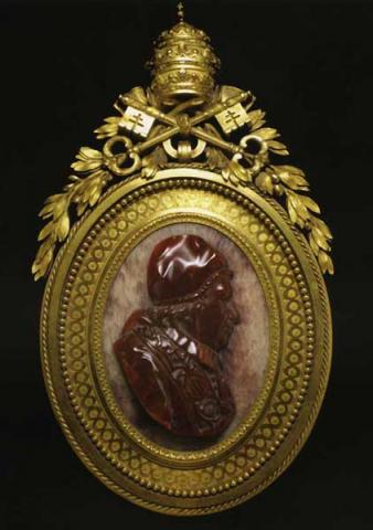Cammeo con busto di Benedetto XIV entro montatura in bronzo