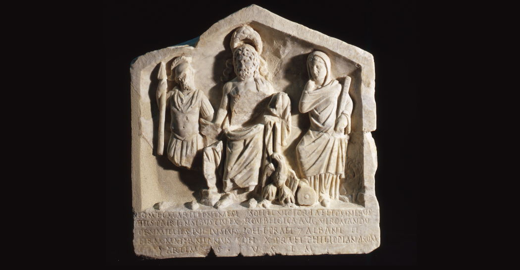 Musei Capitolini, Galleria Lapidaria, Rilievo votivo dedicato da pretoriani della Gallia Belgica. Da Roma, Piazza Manfredo Fanti. 246 d.C. Inv. S 1250, NCE 477