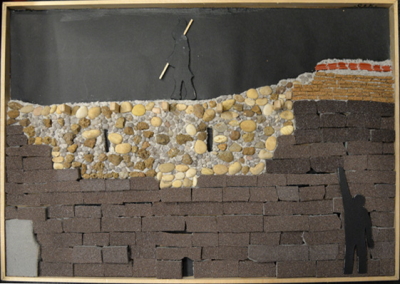 Pannello tattile con la riproduzione del prospetto del Muro Romano