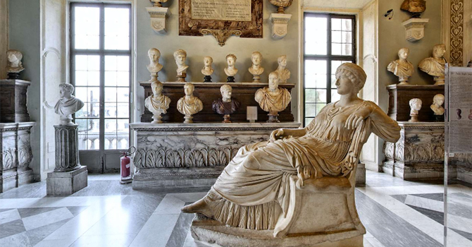 Seated statue of Helena in the Emperors' Hall