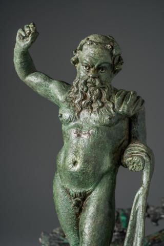 Statuetta in bronzo di un Sileno da una lucerna a due becchi di Pompei,  Museo Archeologico Nazionale di Napoli © Johannes Eber, Nuova Luce da Pompei