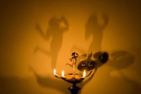 Esperimento con una lucerna ardente, riproduzione di una lucerna da Pompei,  Ludwig-Maximilians-Universität München © Johannes Eber, Nuova Luce da Pompei