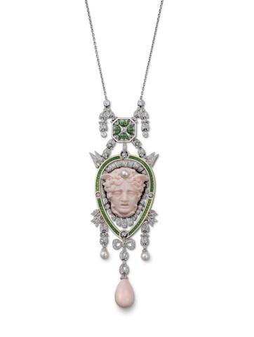 Particolare del Pendente Testa di Medusa Cartier Parigi