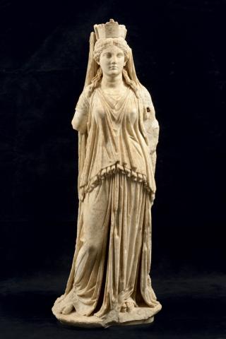 “Statuetta di Tyche”, metà del I sec. d.C., marmo, h cm 84,5, diam base cm 19,4, inv. 595134 - Roma, Museo Nazionale Romano, Palazzo Massimo