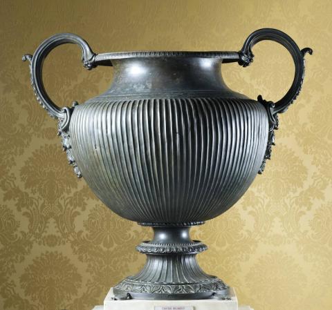 Cratere di Mitridate VI con scritta in greco “il re Mitridate Eupatore agli Eupatoristi del ginnasio” Da Anzio Bronzo, Fine II – prima metà del I secolo a. C. Roma, Musei Capitolini