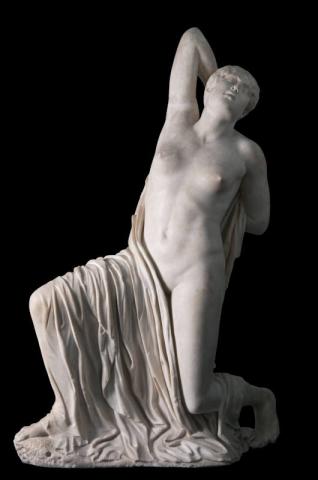 STATUA DI NIOBIDE FERITA  Da Roma, presso il ninfeo degli Horti Sallustiani Marmo pario lychnites | 430 a.C. circa Roma, Museo Nazionale Romano, Palazzo Massimo