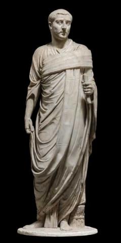 Statua maschile in toga,  253-260 d.C. - Villa Doria Pamphili - Casino del Bel Respiro Roma,  Italia © Foto di Zeno Colantoni