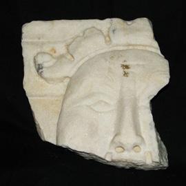 Bassorilievo con raffigurazione di una maschera - Marmo bianco a grana fine - Musei Capitolini, Palazzo Nuovo, Magazzino sculture, INV S2943