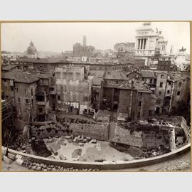 Cesare Faraglia (attivo a Roma dal 1910 ca.) - Edifici tra l’emiciclo dei Mercati di Traiano e via Alessandrina prima delle demolizioni, 1929 - gelatina bromuro d’argento, mm 203 x 258 - Roma, Museo di Roma - Archivio Fotografico Comunale, AF 19606