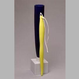 Ettore Sottsass, Vase Jogî (Incantatore di serpenti), 2006, h. 69 cm, zoccolo di marmo, 14 cm x 14 cm, vetro del CIRVA