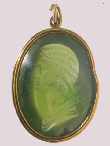 Medaglione con intaglio: busto femminile (Agrippina o Antonia?)