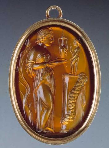 Medaglione con intaglio: sacerdotessa e statuetta di Apollo su pilastro