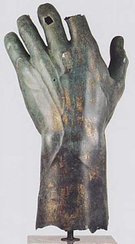 Statua colossale bronzea di Costantino: mano sinistra