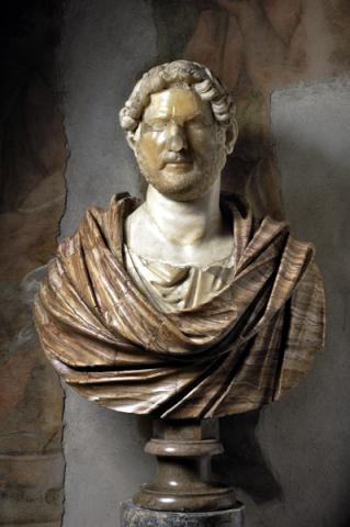 Ritratto di Adriano su busto moderno